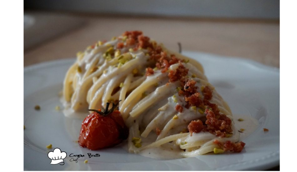 Spaghetto Quadrato in crema di castagne e polvere di salame.